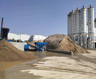 中鐵一局銀西鐵路螺旋式洗砂機工作現場